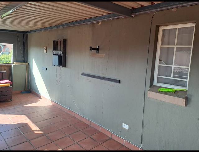 2 BEDROOM TOWNHOUSE FOR SALE IN CASTLEVIEW
